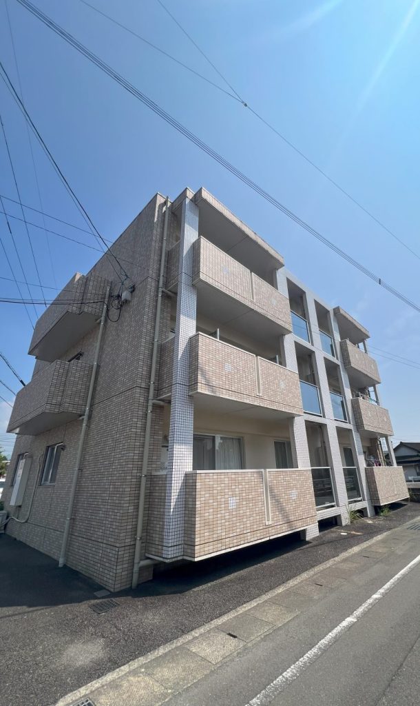 マ・シェリ人吉外観2